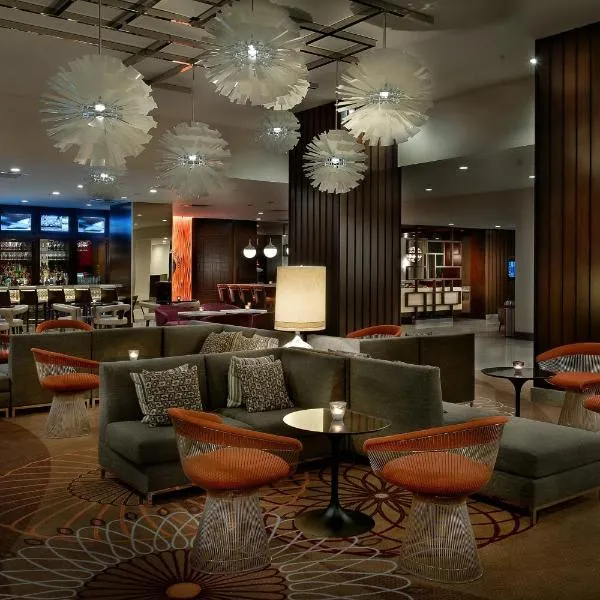 马里奥特酒店圣路易斯机场店，位于伍德森特瑞斯的酒店