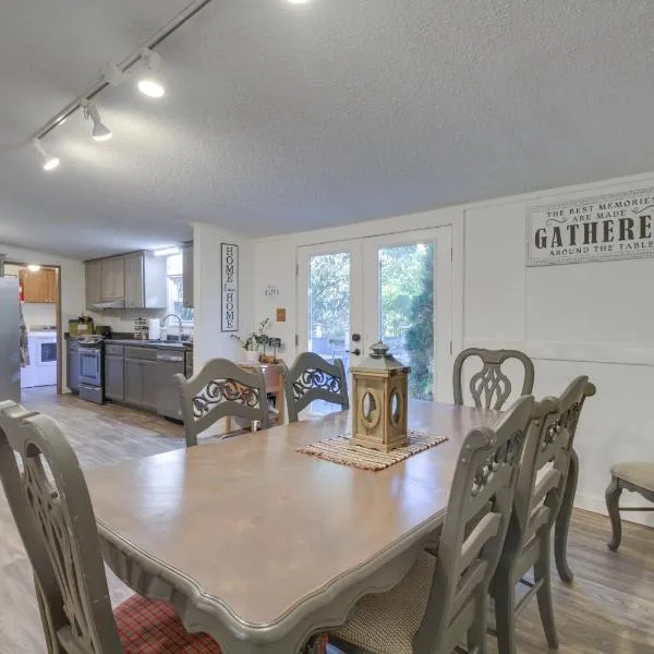 Spacious Home 10 Miles to Wintergreen Resort!，位于Nellysford的酒店