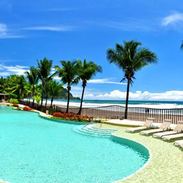 SecretJaco - Luxury Beach Front Penthouse with Pool & Jacuzzi，位于雅科的酒店