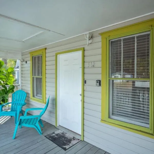 1940 cottage seen on FYI, 2bd 2ba，位于盖恩斯维尔的酒店