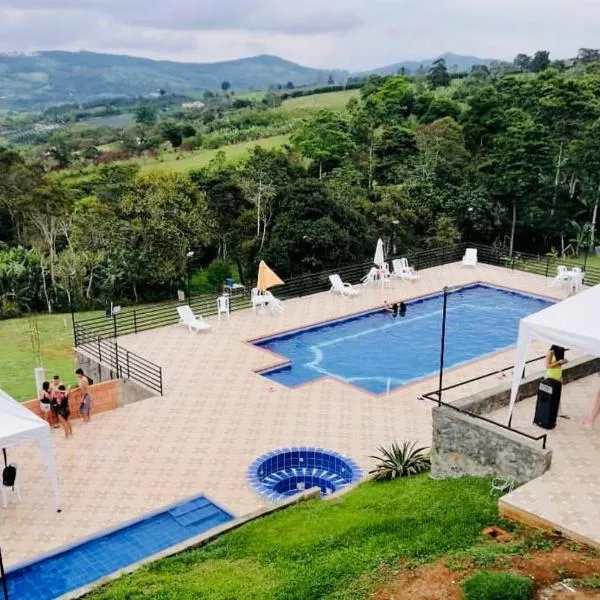 Buen Vivir Restrepo a 30 minutos Lago Calima，位于Pavas的酒店