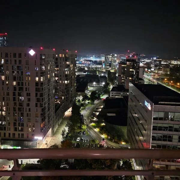 Kairos Apartments - Central - parking, ścisłe centrum, 20 piętro, klimatyzacja，位于卡托维兹的酒店