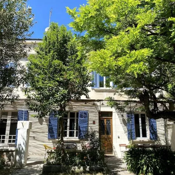 Maison de caractère avec jardin arboré en Avignon，位于阿维尼翁的酒店