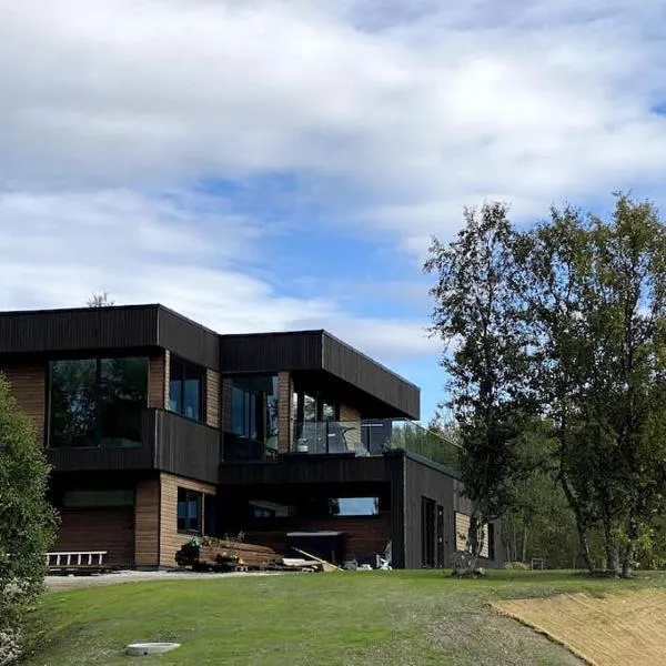 Leilighet med nydelig utsikt，位于特罗姆瑟的酒店