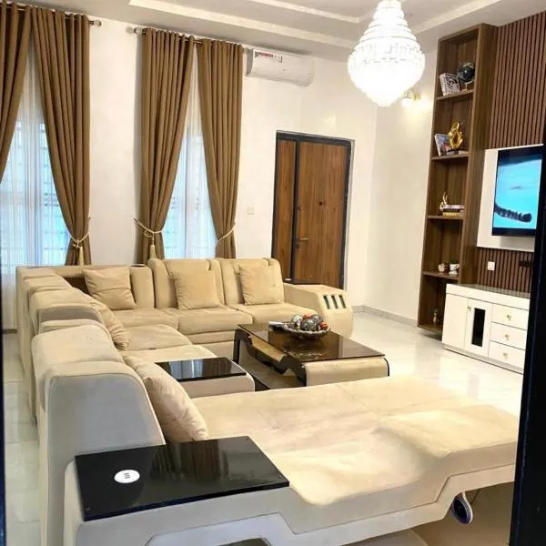 Urban Retreat Luxury Shortlet Apartment Lekki Lagos，位于Oko Abe的酒店