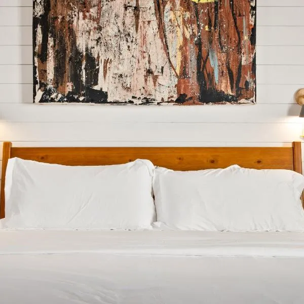 Boutique Room steps from Downtown Mall Rose Jean - Room 4，位于夏洛茨维尔的酒店