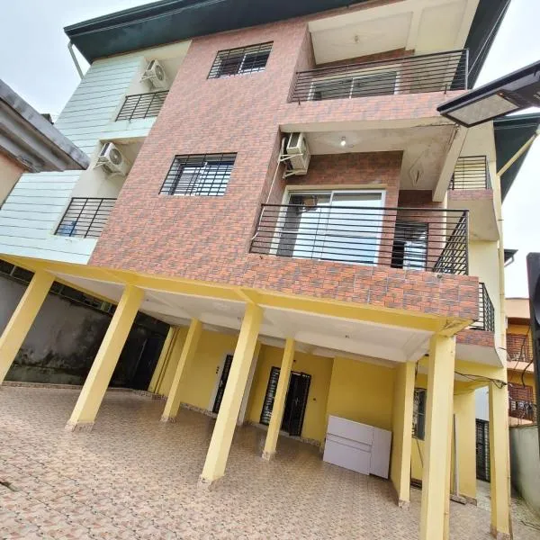LUXOR RESIDENCE YASSA DOUALA，位于Ngori的酒店