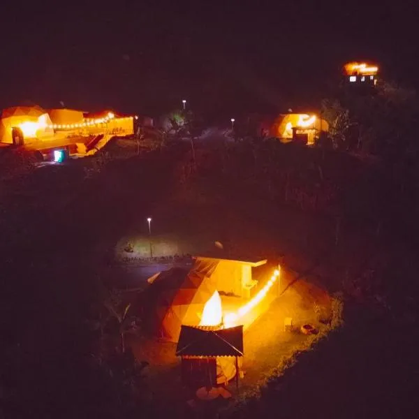 Las Colinas Glamping，位于图里亚尔瓦的酒店