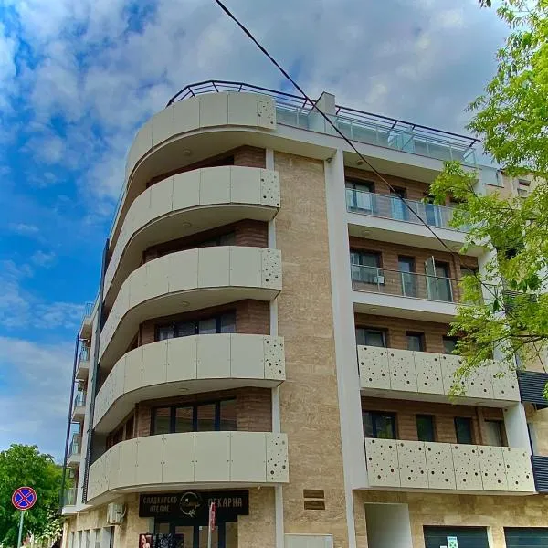 AVRORA SUITE，位于瓦尔纳的酒店