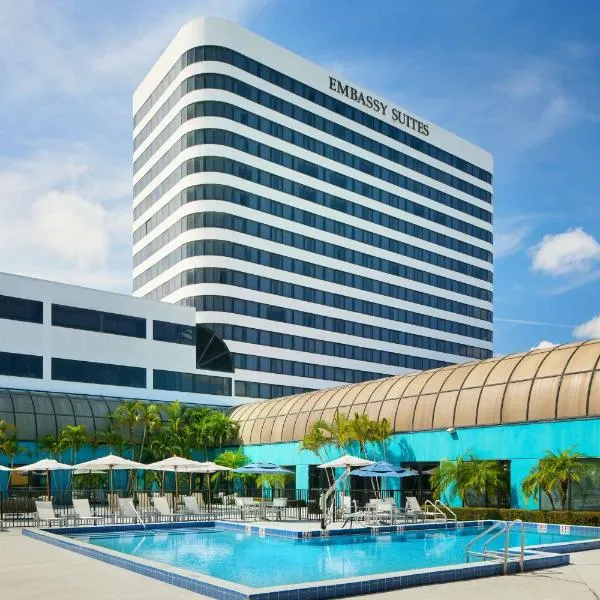 西棕榈滩中心希尔顿合博套房酒店，位于Greenacres City的酒店
