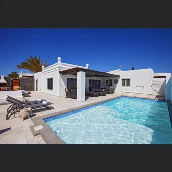 Casa Lucie Luxury 3 Bed detached villa in Los Mojones PDC，位于蒂亚斯的酒店
