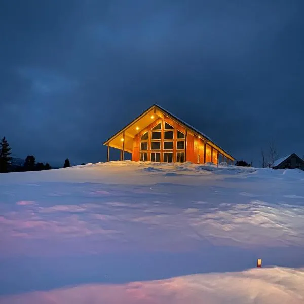 3505 Joseph Dr Cabin with breathtaking views, 30 miles to Yellowstone，位于艾兰帕克的酒店