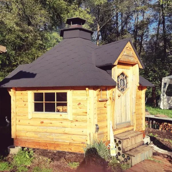 A Private Lakeside Retreat-Do You Love Nature，位于Renac的酒店