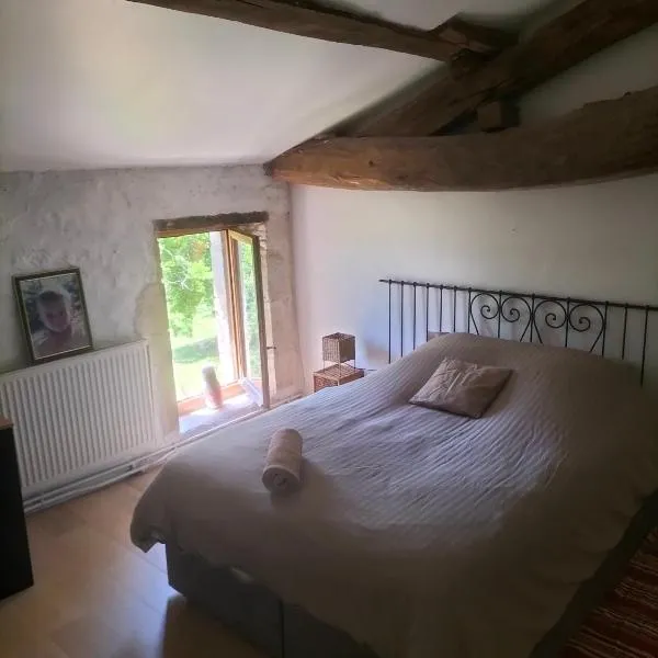 Chambres 2 personnes dans notre maison Girondine，位于Le Puy的酒店