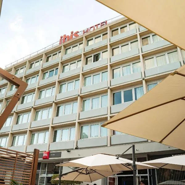 阿勒斯中心宜必思酒店，位于Cendras的酒店