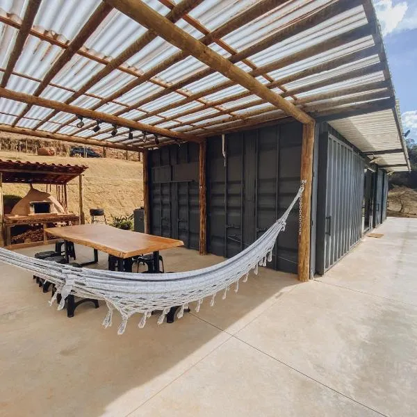 Casa Container com SPA e linda vista para a Serra da Mantiqueira，位于布埃诺布兰当的酒店