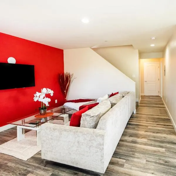 Large chic 5-bedroom 3 bathroom clost to Downtown LA，位于洛杉矶的酒店