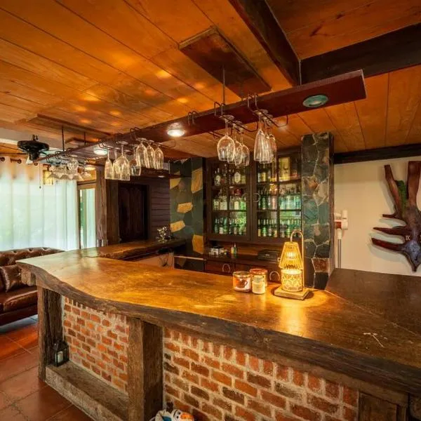 Khao Yai Log House，位于北冲的酒店