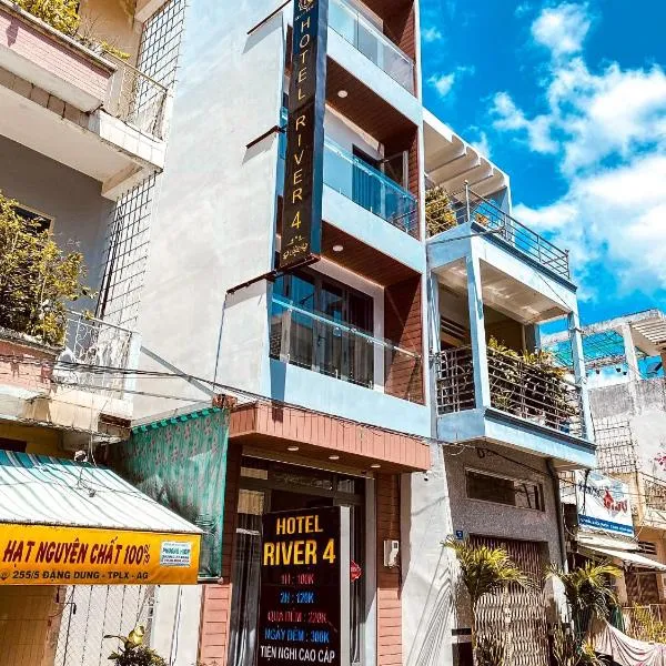 River Hotel 4 Long Xuyên，位于龙川市的酒店