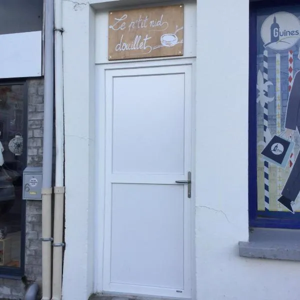Au p’tit nid douillet，位于Guînes的酒店