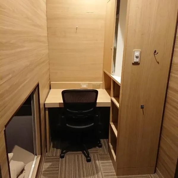 Capsule Hotel Anshin Oyado Premium Resort Kyoto Shijo Karasuma，位于京都的酒店