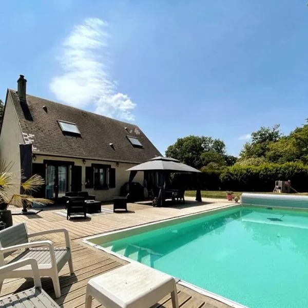 BoiKlo - Private pool, Billard, Spa Nordique 10p，位于Hellenvilliers的酒店