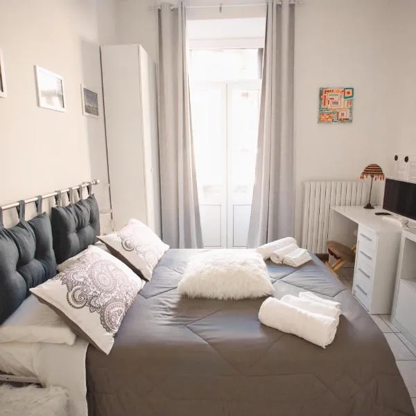 Room in shared apartment, near Lecco，位于卡洛尔齐奥科尔泰的酒店