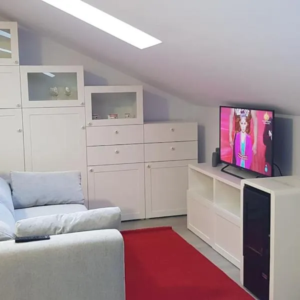 Acogedor apartamento nuevo en Puebla de Lillo，位于Cofiñal的酒店