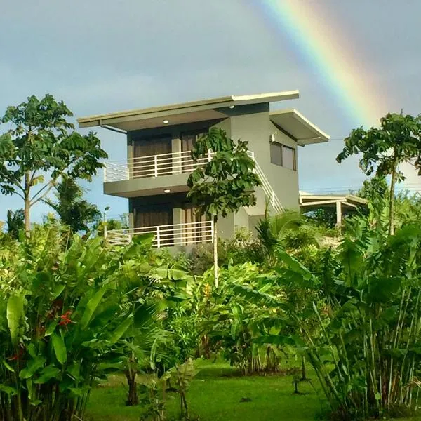 The Fruit Tree Garden Bromeliad Suite，位于纽沃阿雷纳尔的酒店