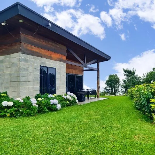 Espectacular Cabaña Moderna de Montaña + Bosque Nuboso +Wifi，位于Zarcero的酒店