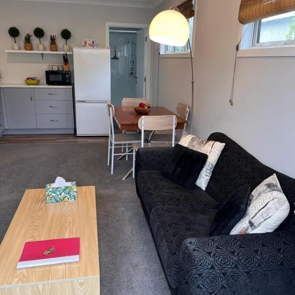 Modern studio apartment，位于莫图伊卡的酒店