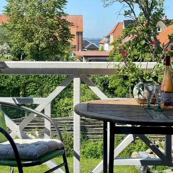 Charming Holiday Apartment In Central Stege，位于斯泰厄的酒店