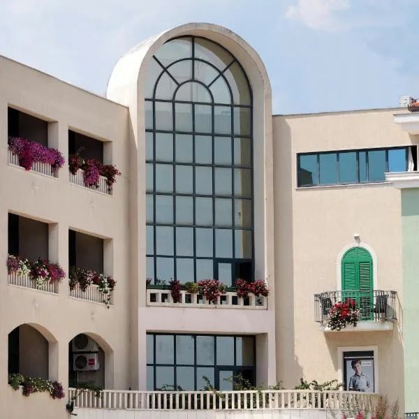 Hotel Bellevue Trogir，位于Stari Stafilic的酒店