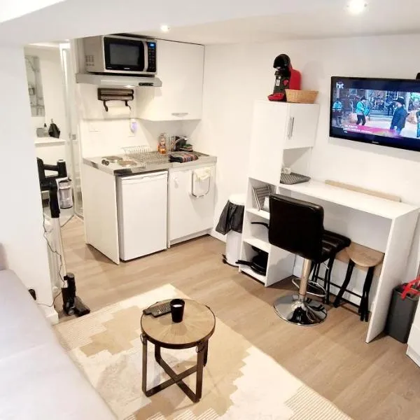 Studio terrasse，位于Le Cendre的酒店