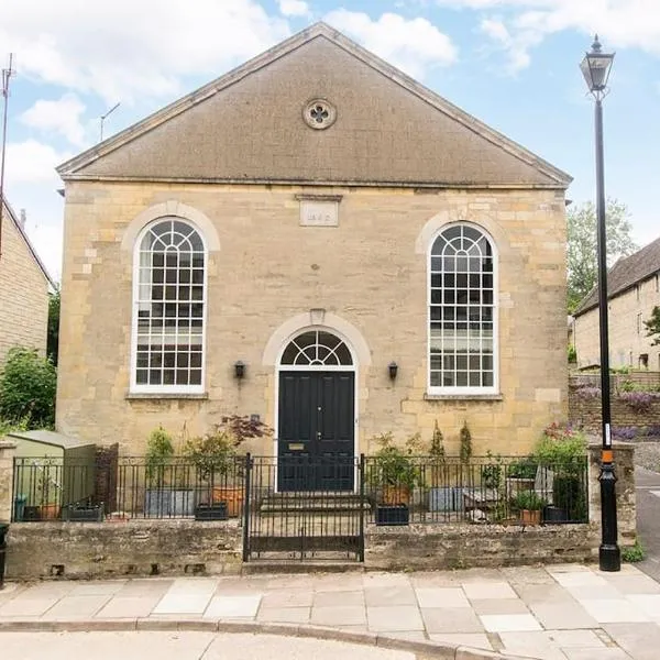 3 bedroom converted chapel in historic Oundle，位于Hemington的酒店