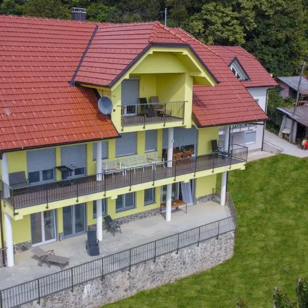 Yellow House Grabrovec，位于Gradac的酒店