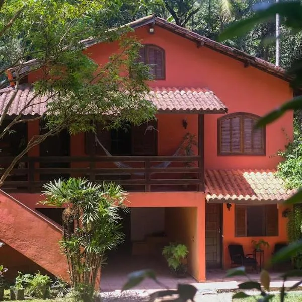 Casa em penedo com cachoeira，位于雷森迪的酒店