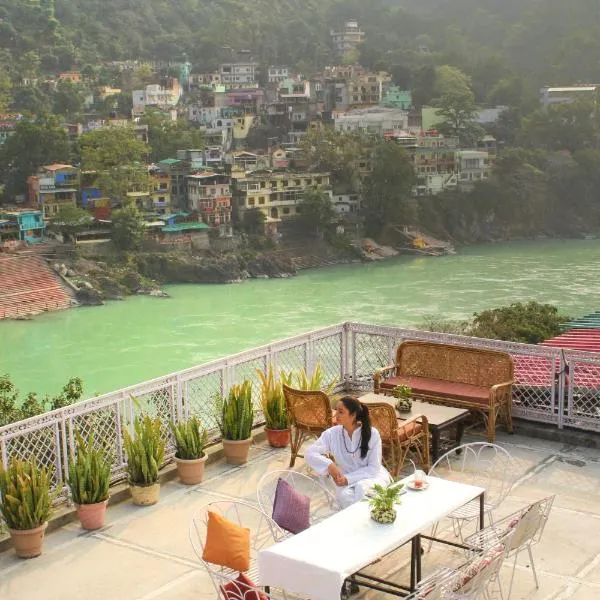 Hotel Ishan - A Ganges Riverside Retreat by Salvus，位于Birbhaddar的酒店