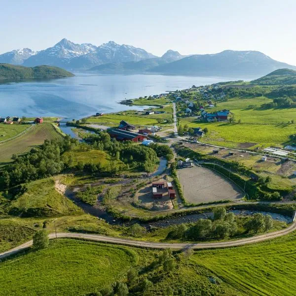 Storjord Farmstay Ranchhouse，位于Indre Kårvik的酒店