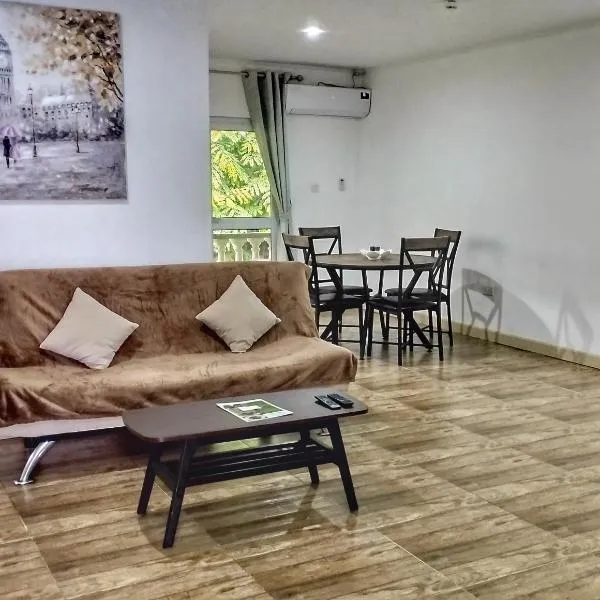 Dovass Self Catering Apartments，位于塔卡马卡的酒店