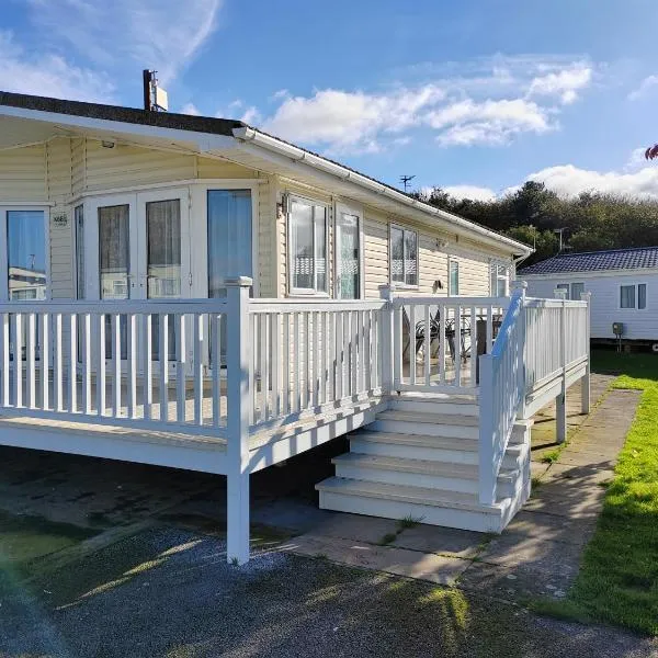 Dog Friendly 8 Berth Lodge, 600 Yard's From The Beach In Hunstanton，位于亨斯坦顿的酒店