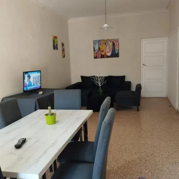 HOSTAL HOUSE REYMON,habitaciones privadas" precio por persona"，位于戈多伊克鲁斯的酒店