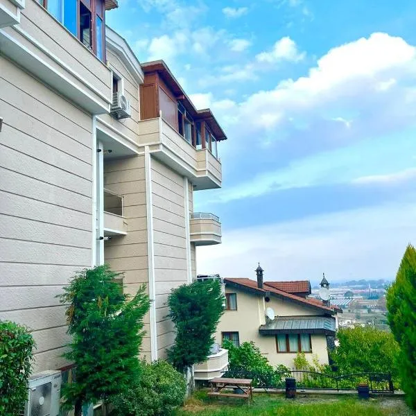 Comfortable apartment with a balcony 9，位于Çınarcık的酒店