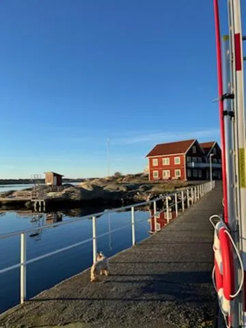 Resö Hamnmagasin vandrarhem，位于Resö的酒店