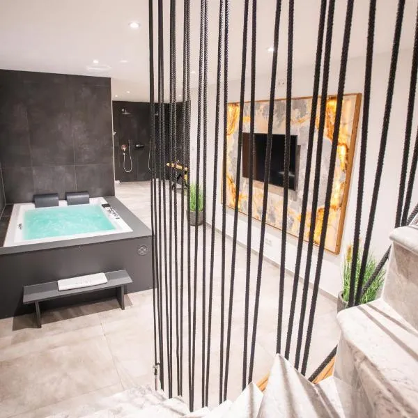 Private Spa & Garden Alpi mit Sauna und Whirlpool，位于加尔米施-帕滕基兴的酒店