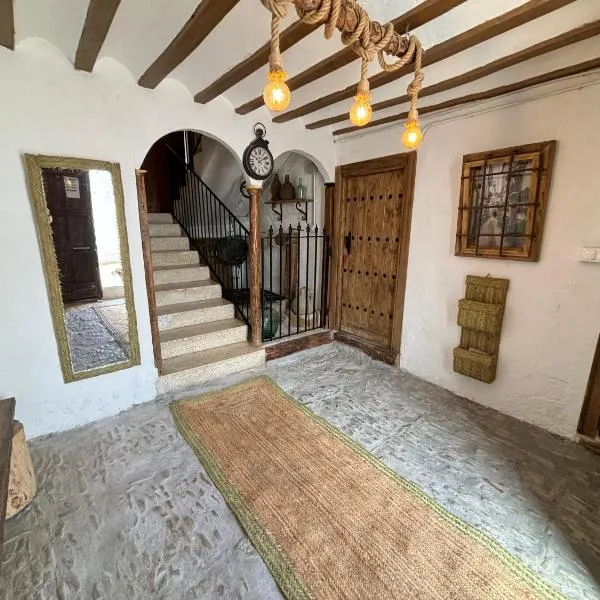 Casa De La Aguadora，位于Iznatoraf的酒店