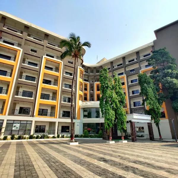 Golden Chariot Hotel Daman，位于达曼的酒店