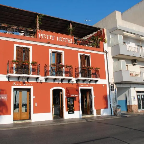 派提酒店，位于Santa Lucia del Mela的酒店