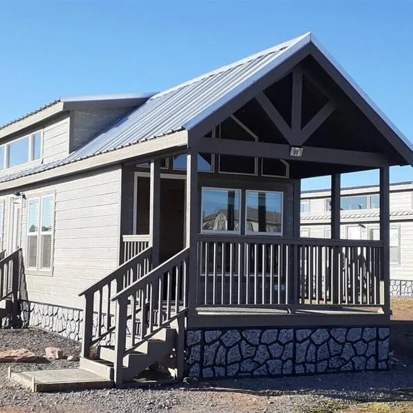 092 Star Gazing Tiny Home near Grand Canyon South Rim Sleeps 8，位于瓦莱的酒店