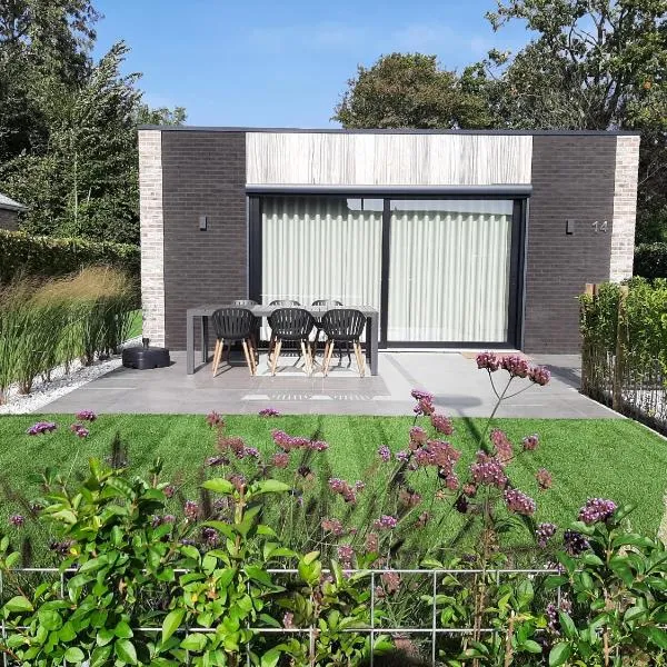 Prachtige bungalow op vakantiepark bij zee.，位于Baarland的酒店